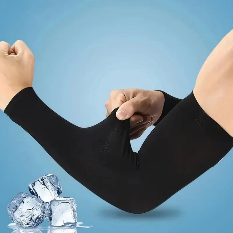 Manga negra enfriadora, hielo, brazo flexionado.